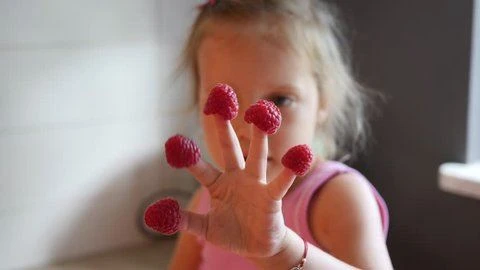 4 Cov txiaj ntsig ntawm Red Raspberry Ua Rau Cov Me Nyuam